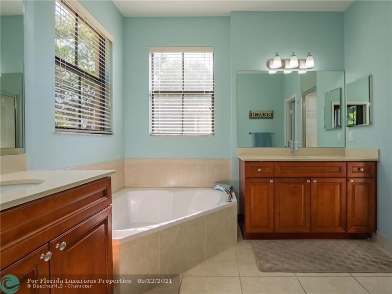 NELSON CONTENTO Vende en $ 415 000 4915 NW 59th St, Tamarac MLS